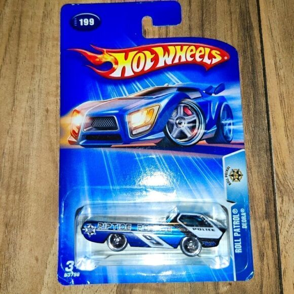 Hot Wheels Deora #199 Roll Patrol Riptide Rescue Police Car Die-cast New 2004 - Picture 2 of 4